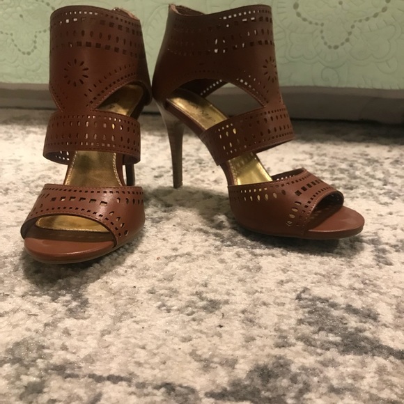 Rampage heels size 7 - Picture 3 of 4